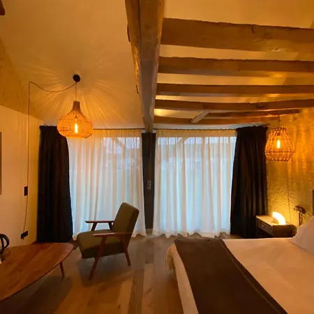 Konukevi Domaine De Prestal 3*