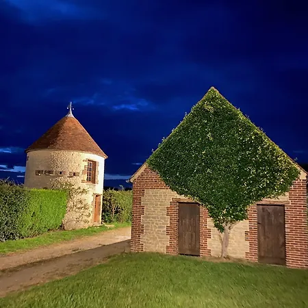 Konukevi Domaine De Prestal 3*