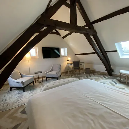 Konukevi Domaine De Prestal 3*