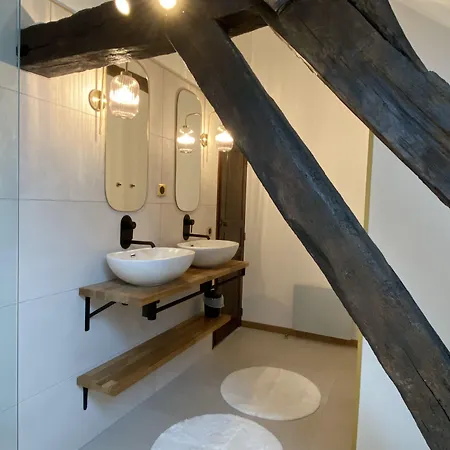 Konukevi Domaine De Prestal 3*